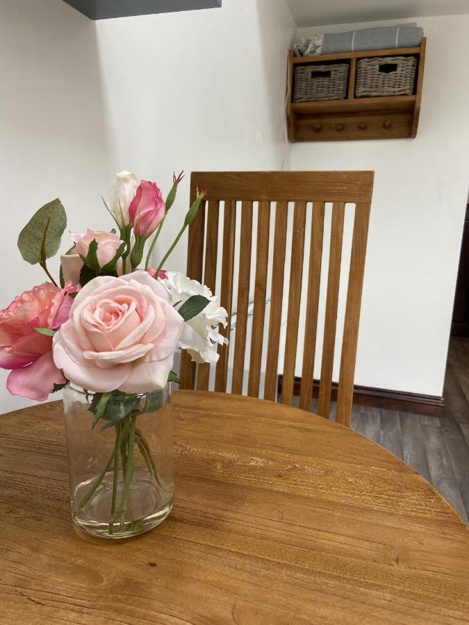The Stables - Detached Cottage With Private Garden & Hot Tub St Austell Exteriör bild