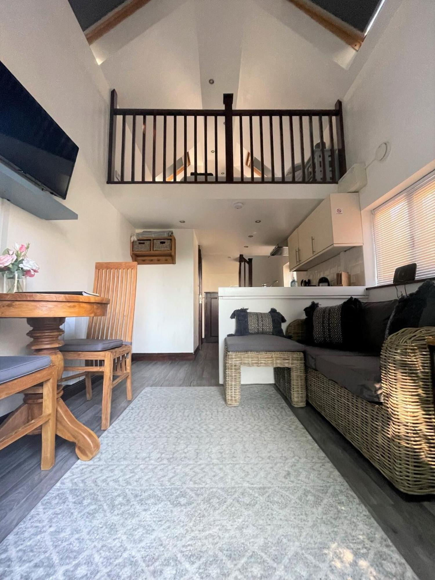 The Stables - Detached Cottage With Private Garden & Hot Tub St Austell Exteriör bild